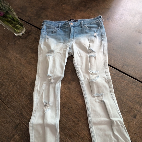Hollister skinny distressed jeans - Picture 2 of 8